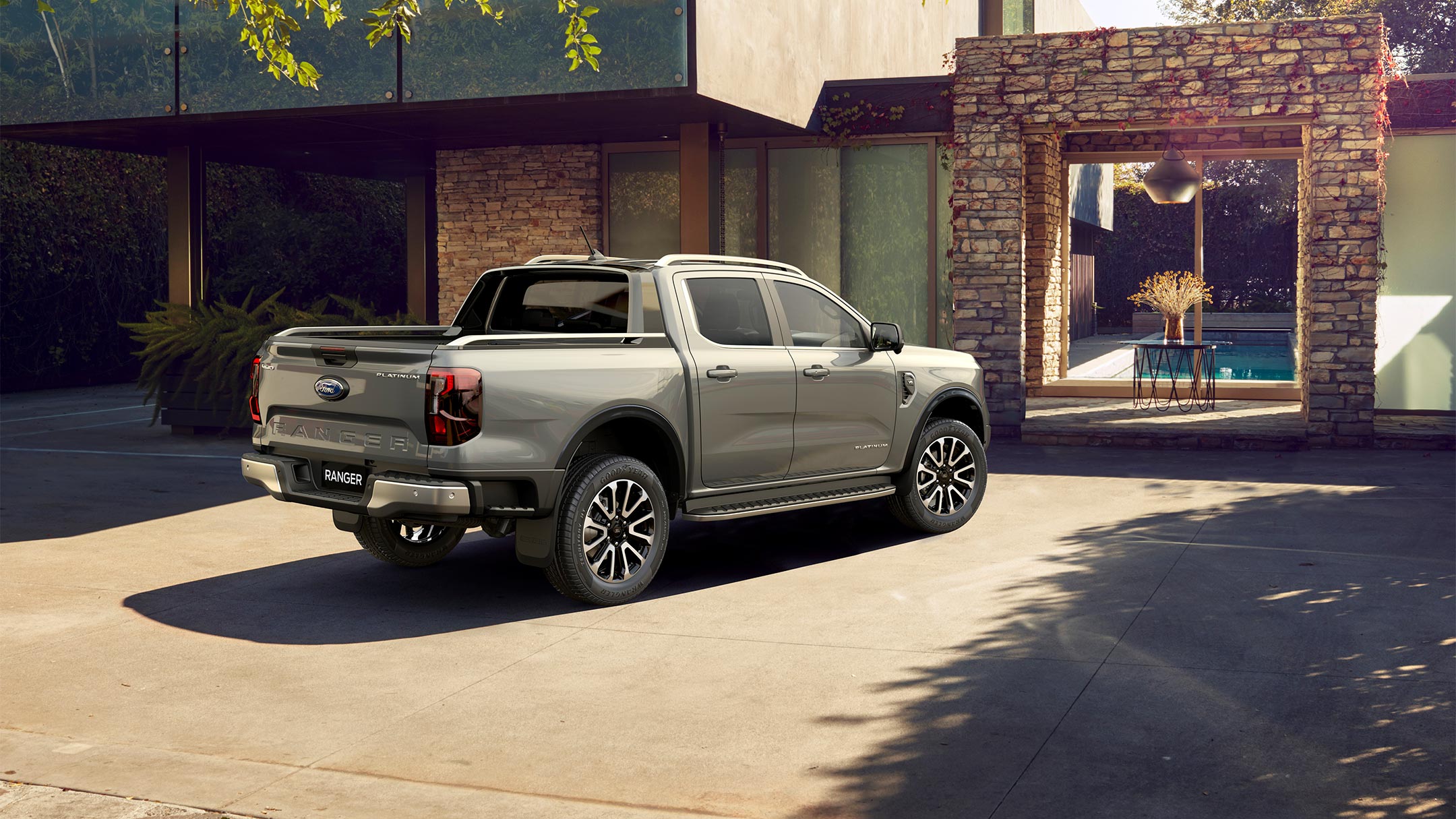 Ford Ranger Platinum parked