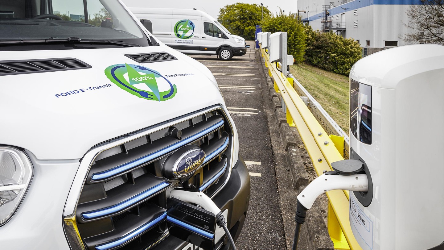 Ford E-Transit in ricarica