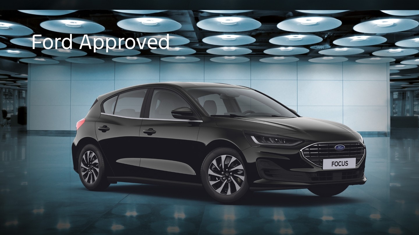 Usato Ford Approved con Ford Focus usata nera in primo piano.