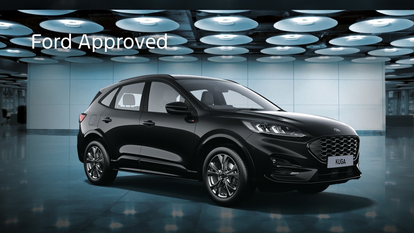 Usato Ford Approved con Ford Kuga usata nera in primo piano.
