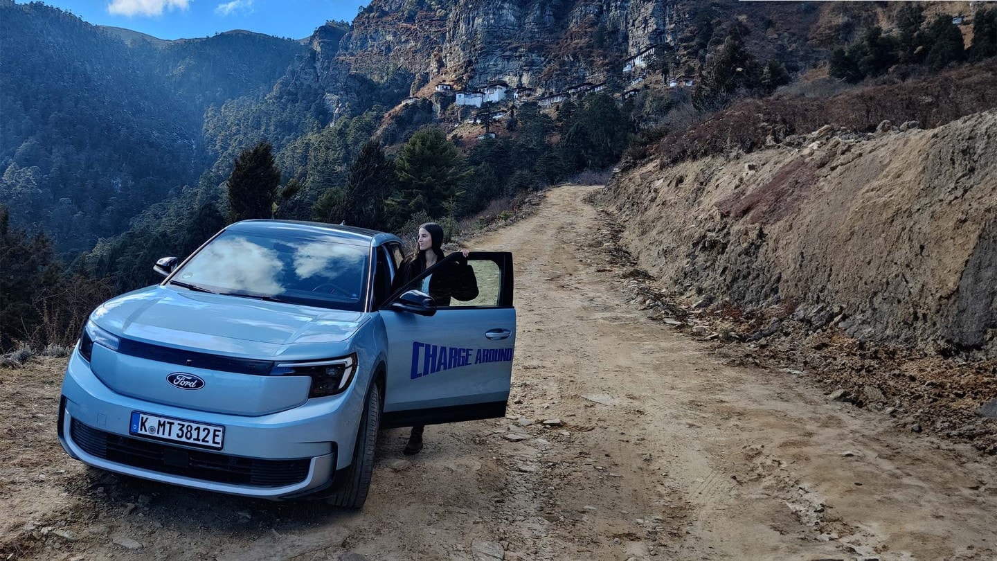 Lexie approfitta della tranquillità per contemplare quanta strada ha percorso nel suo epico viaggio.