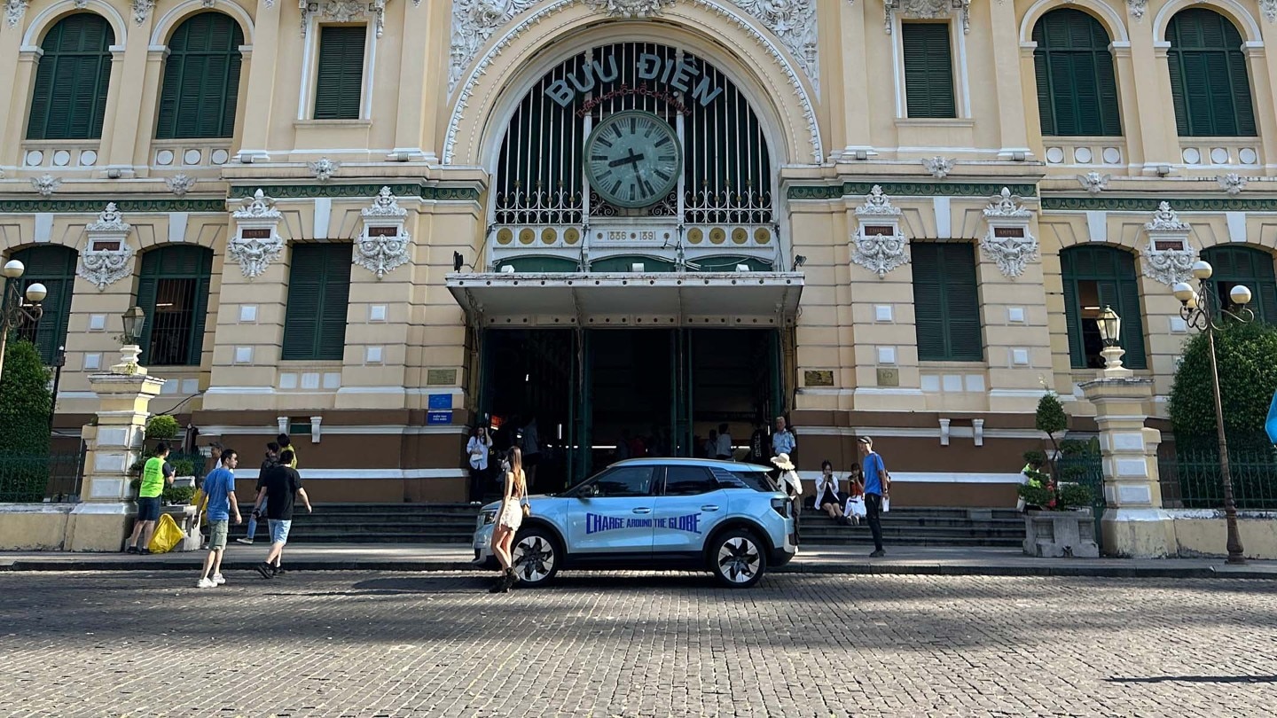 Ford Explorer in Vietnam