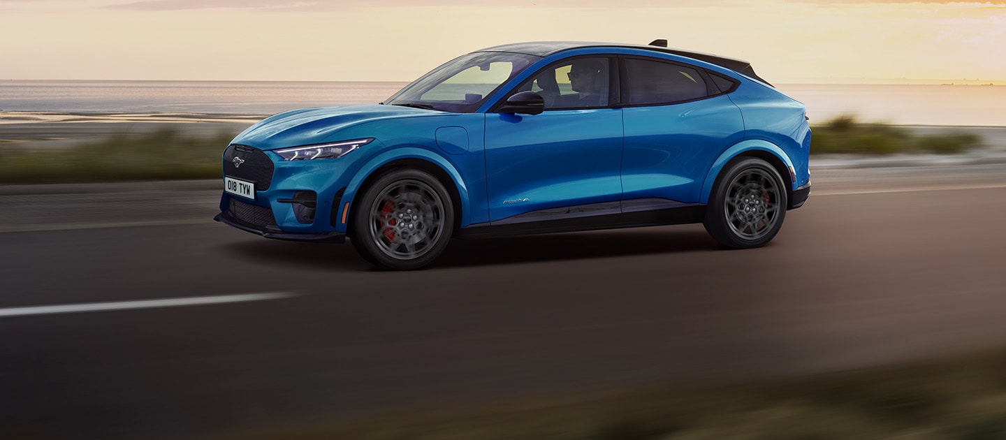 Mustang Mach-E in movimento.