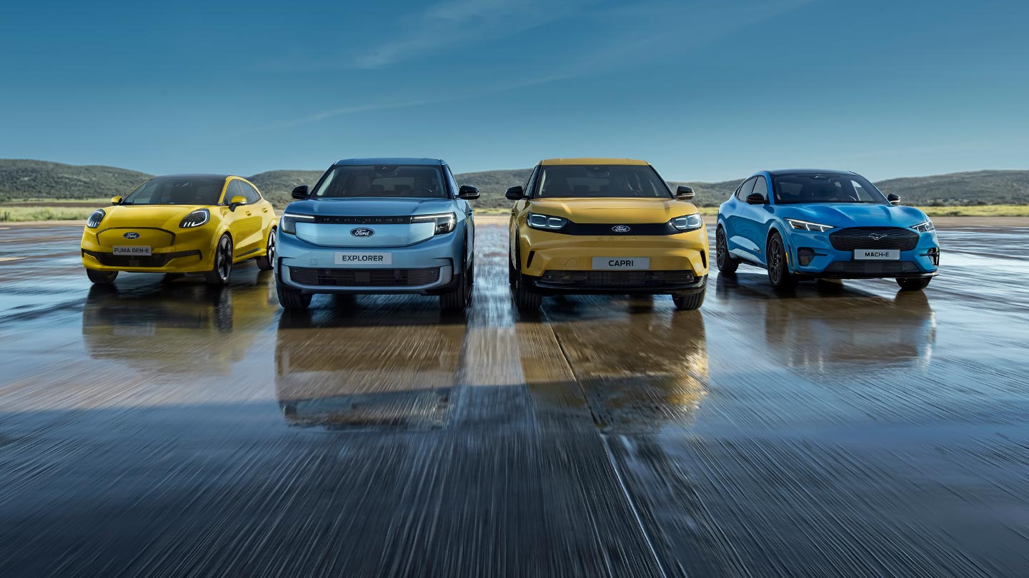 Gamma di veicoli elettrici Ford, tra cui Ford Puma Gen-E, Ford Explorer, Ford Capri e Ford Mustang Mach-E.