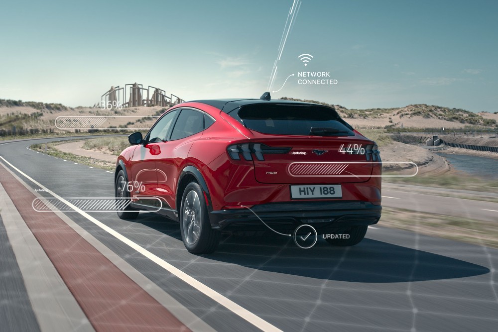 Ford Mach-E su strada