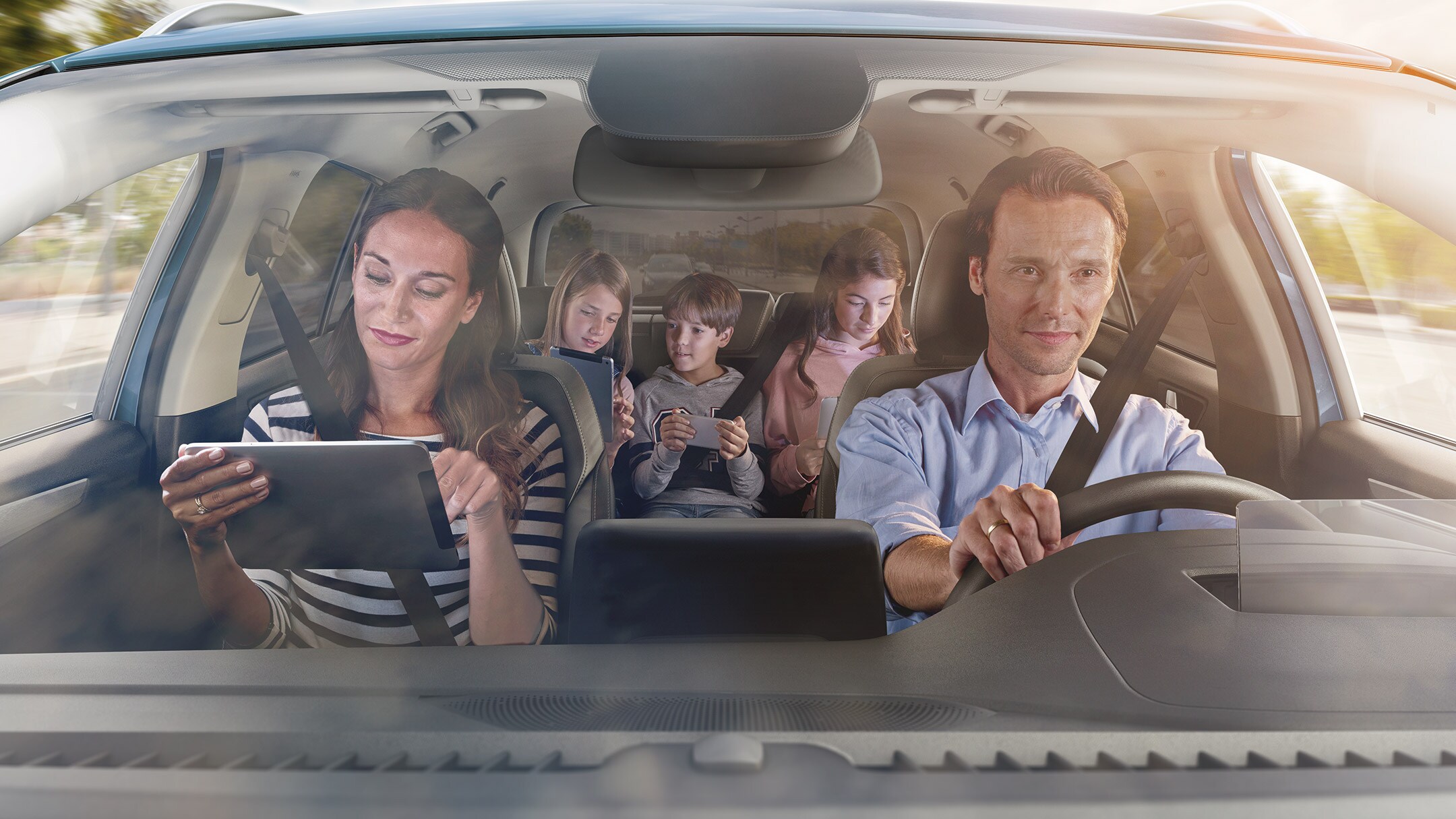 Ford Mondeo con la famiglia al suo interno