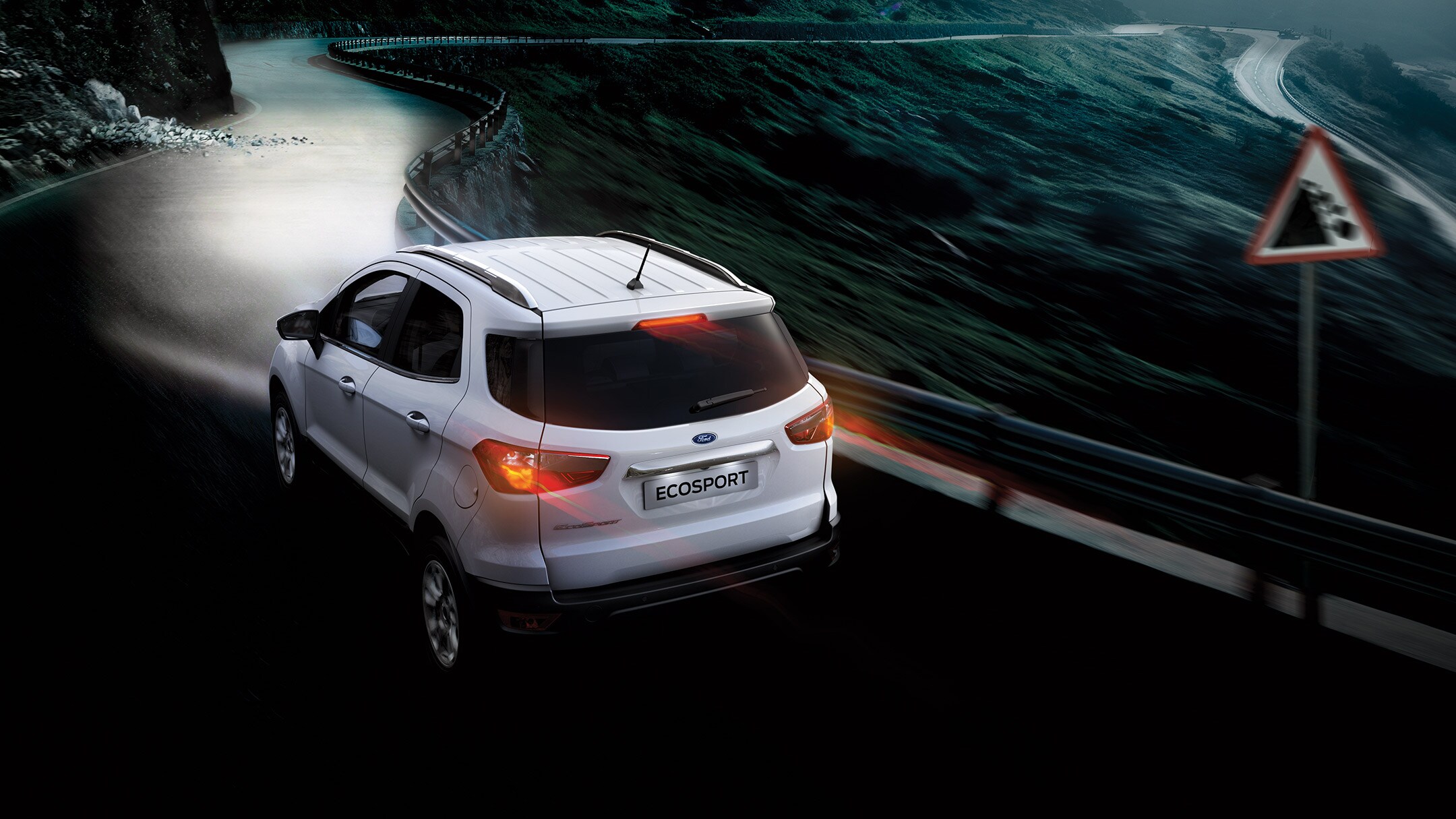 EcoSport che mostra gli abbaglianti automatici