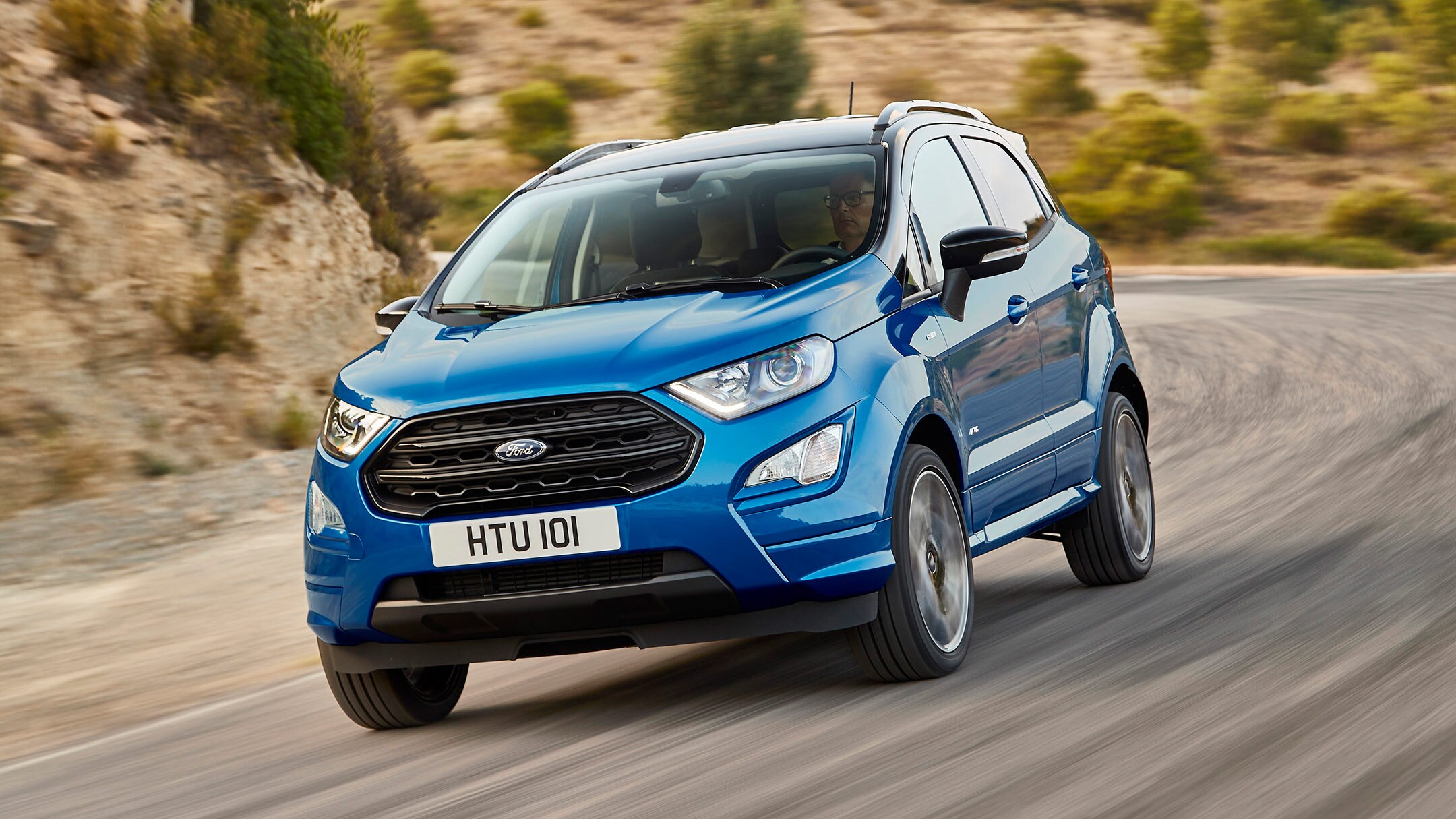 Ford EcoSport in colore blue in movimento