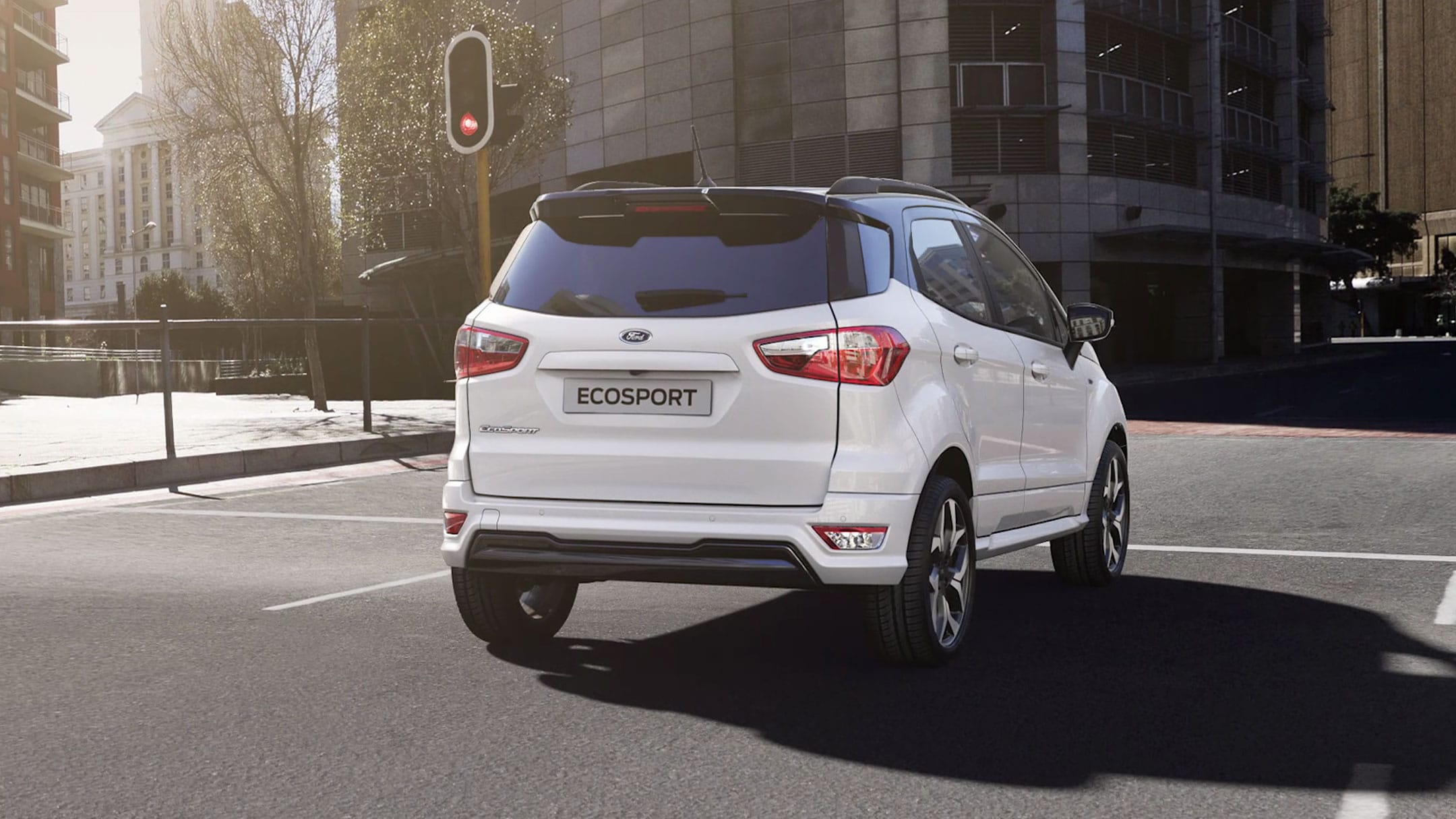 Ford EcoSport bianca in movimento