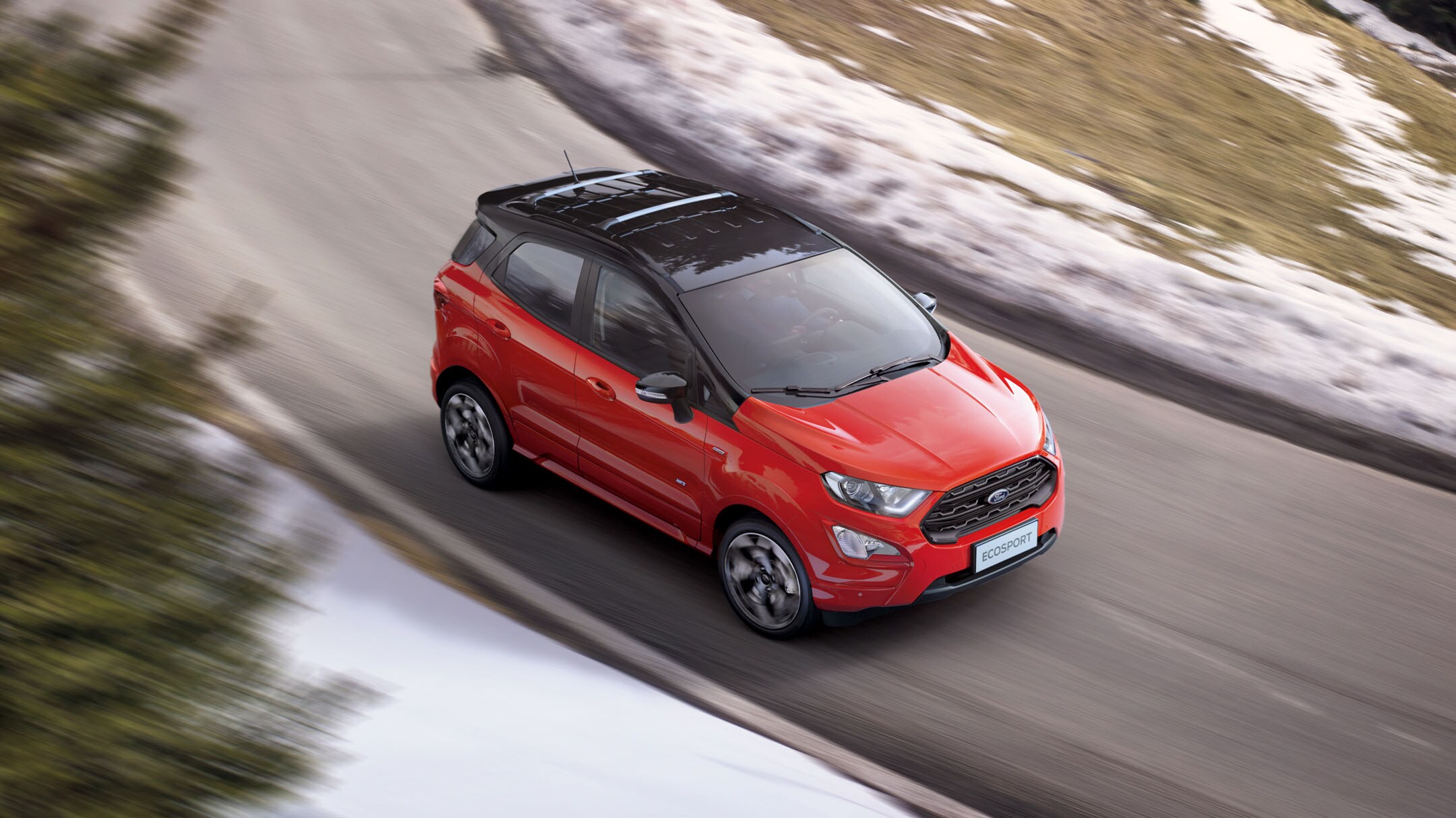 Ford EcoSport rossa in movimento