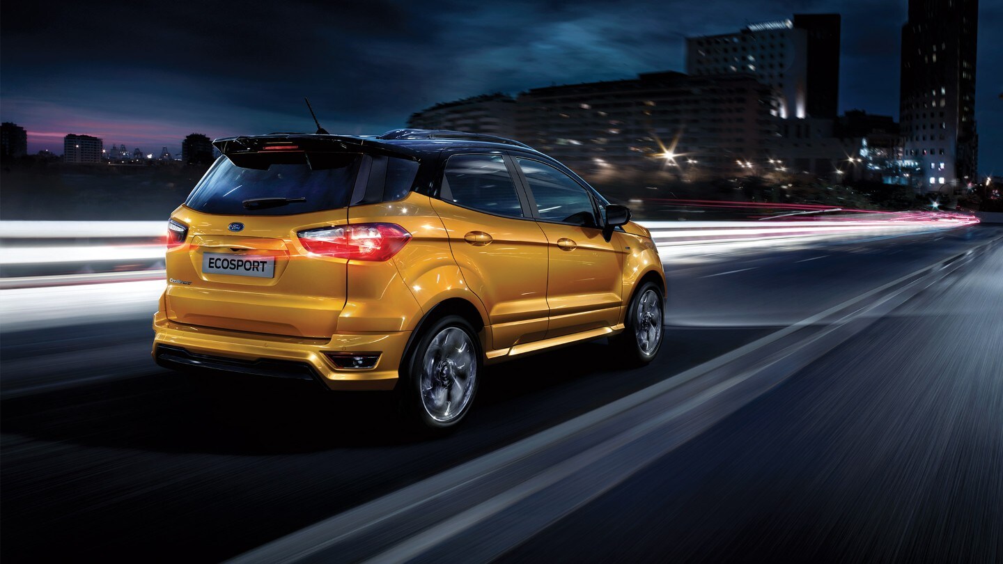 Ford EcoSport rossa su strada