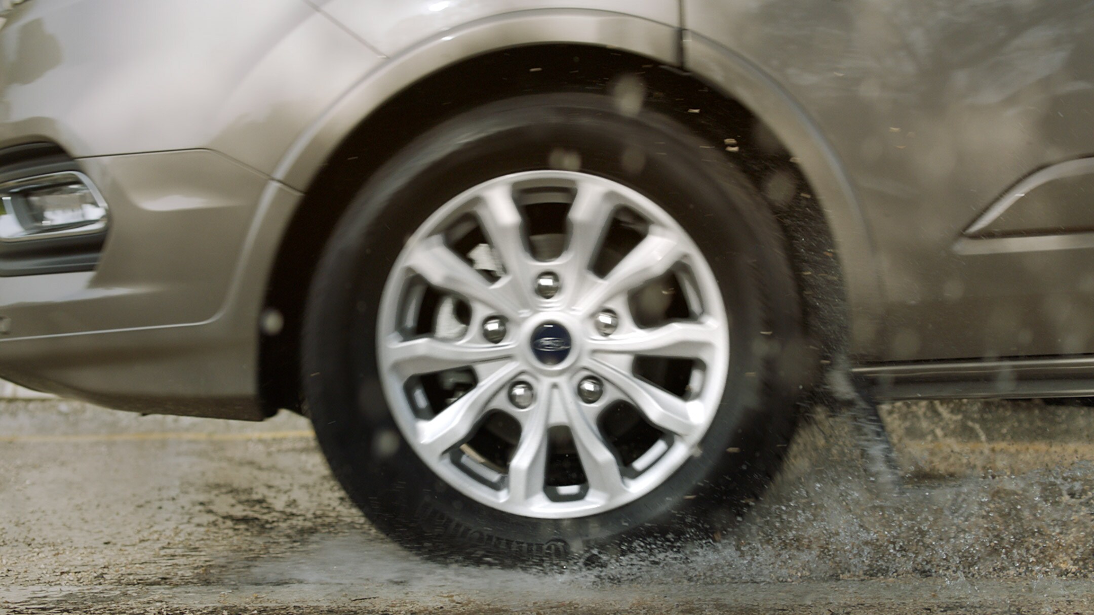 Ford Tourneo wheel close up