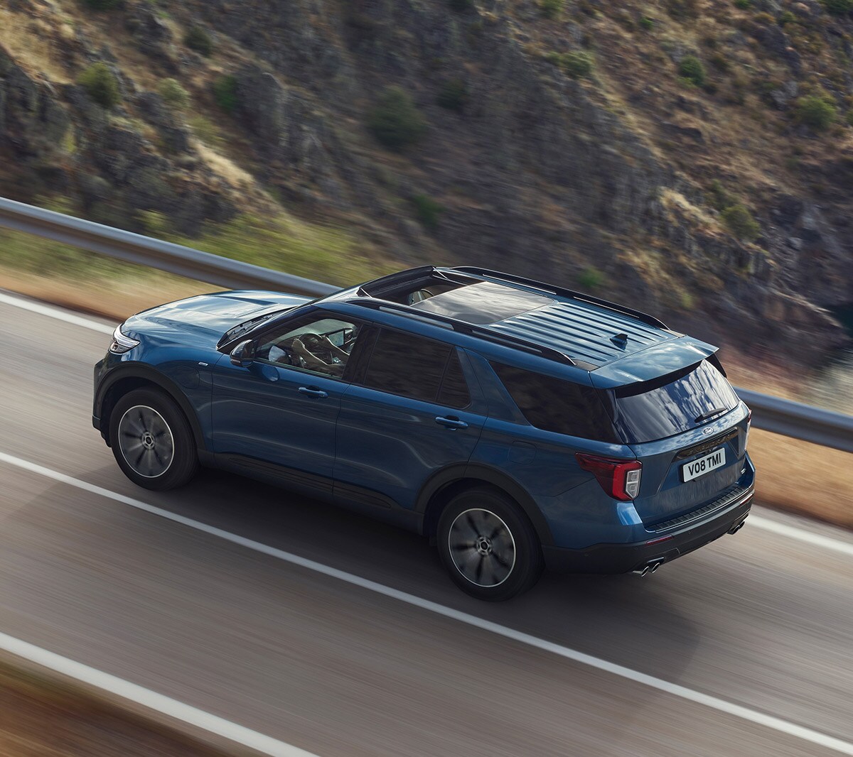 Ford Explorer PHEV in movimento