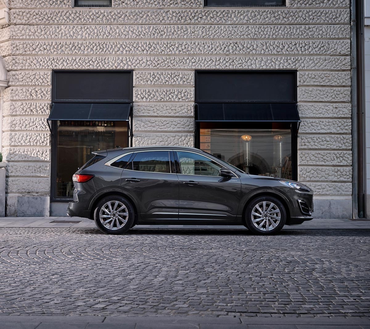 Nuova Ford Kuga Vignale parcheggiata