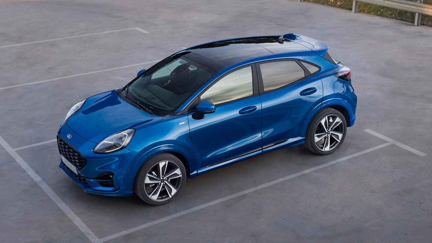 Ford Puma nel colore blu