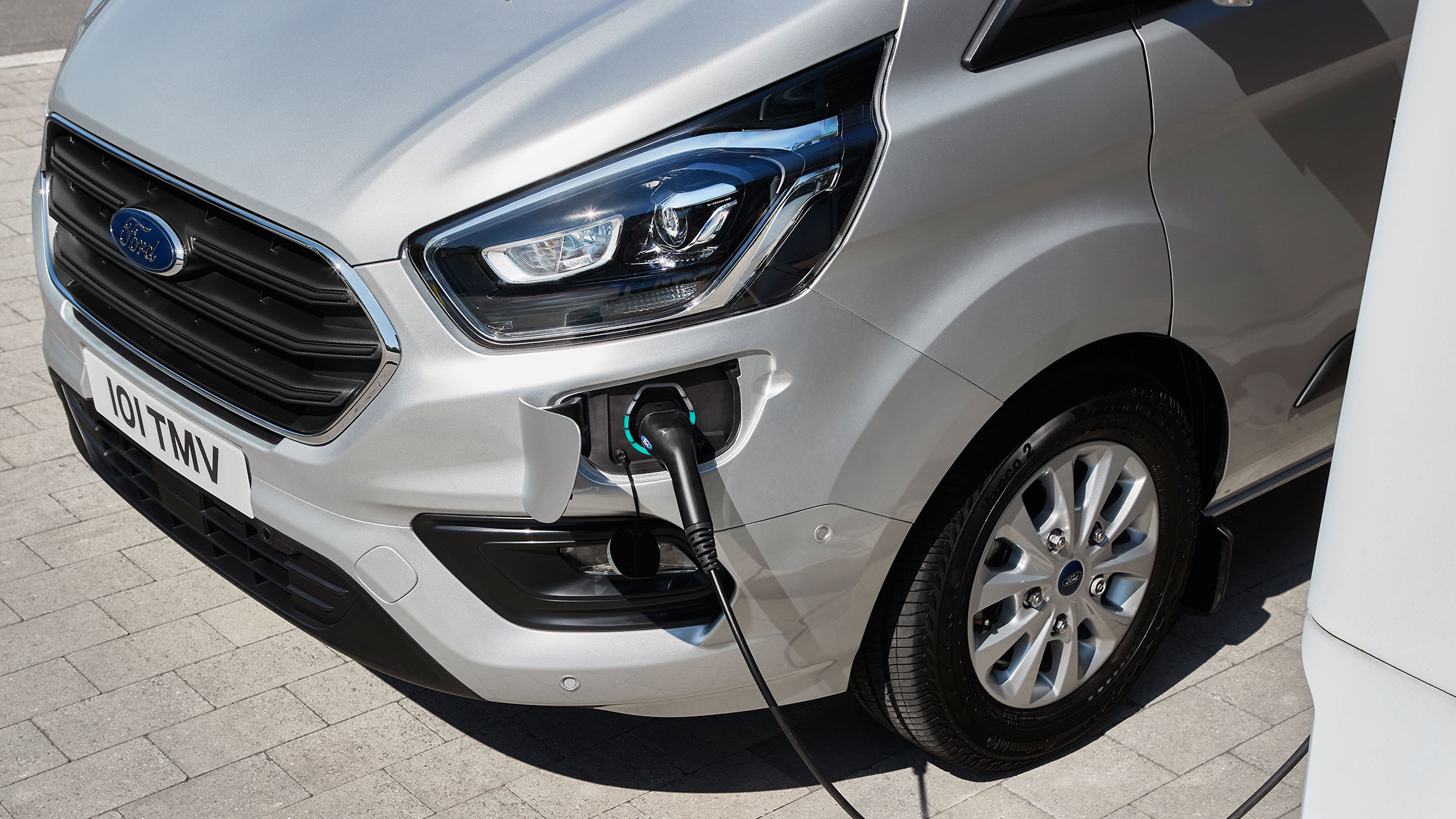 New Ford Tourneo Custom Plug-in Hybrid charging