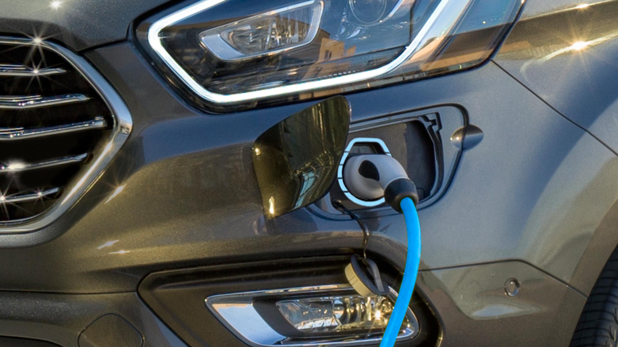 Presa di ricarica del Ford Tourneo Custom Plug-In Hybrid