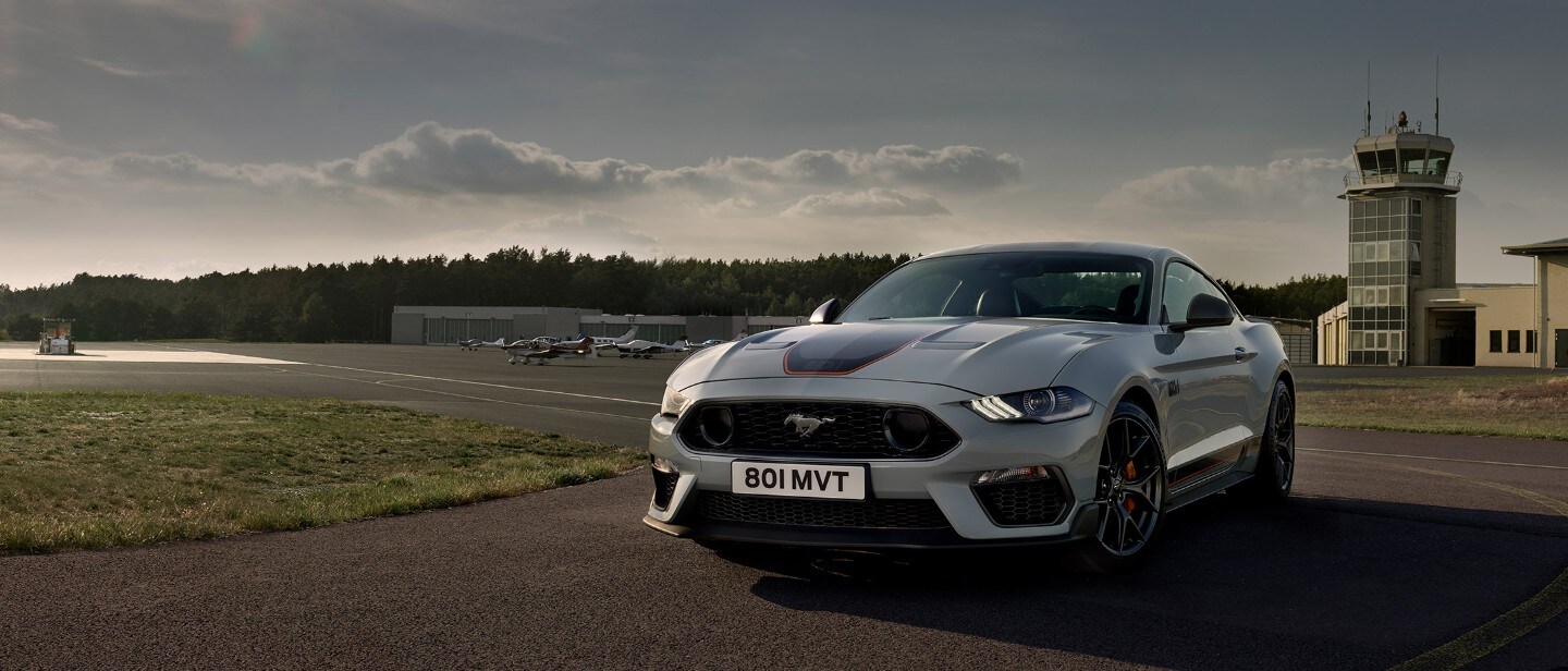 Ford Mustang Mach 1 vista anteriori di tre quarti