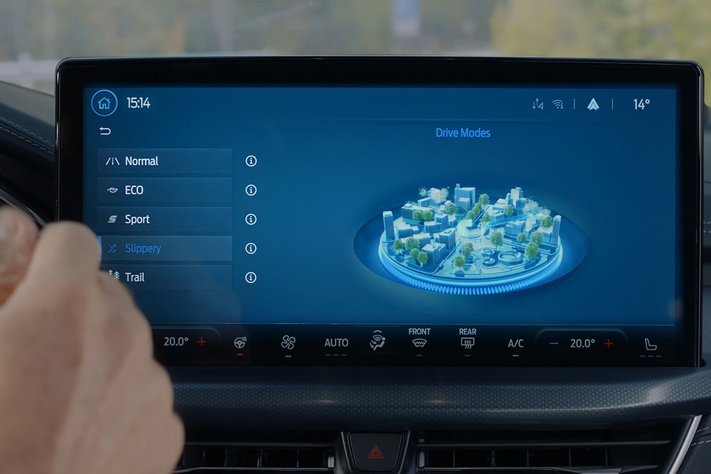 Primo piano dello schermo infotainment Ford Focus SYNC® 4 che mostra le diverse modalità di guida selezionabili.