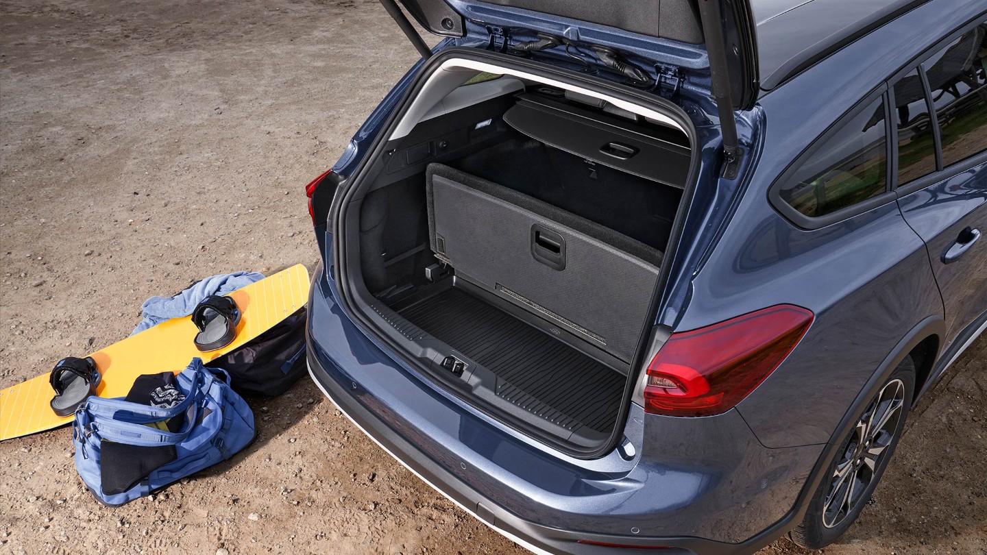 Load compartment of a blue Ford Focus