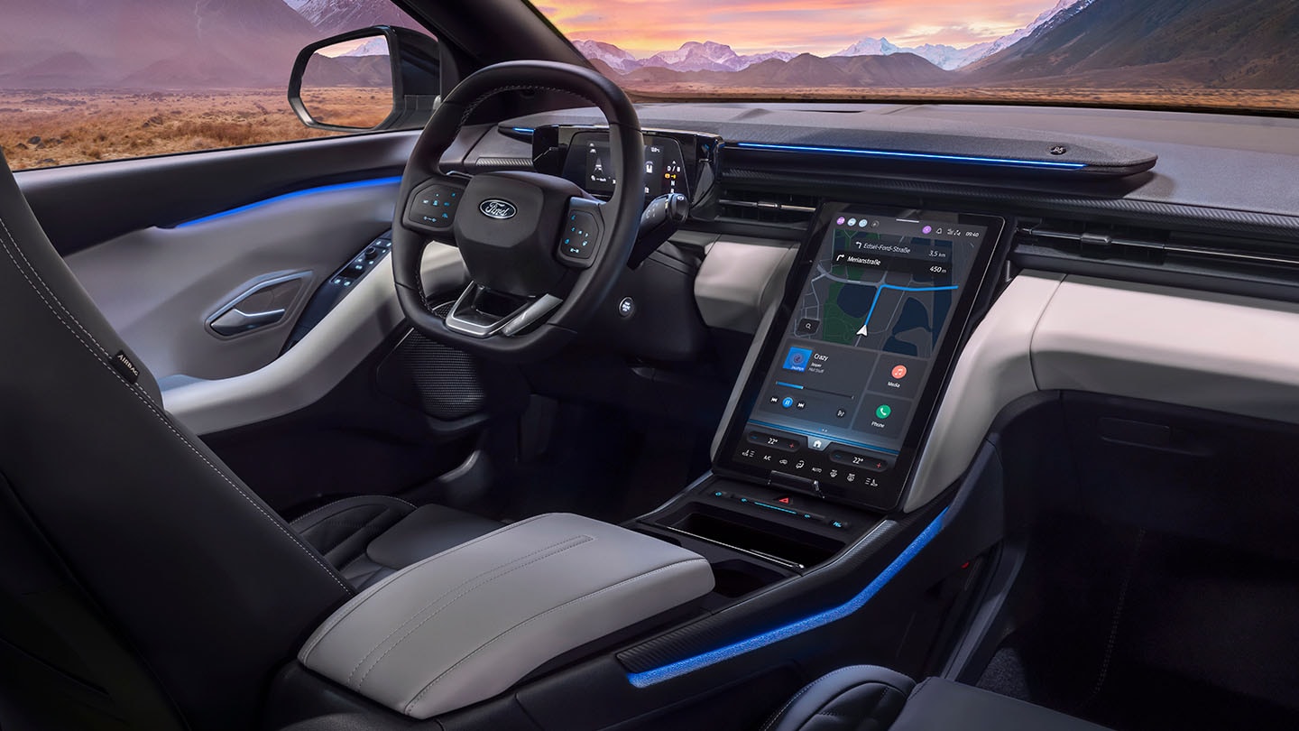 Interni del nuovo Ford Explorer® con illuminazione interna blu.