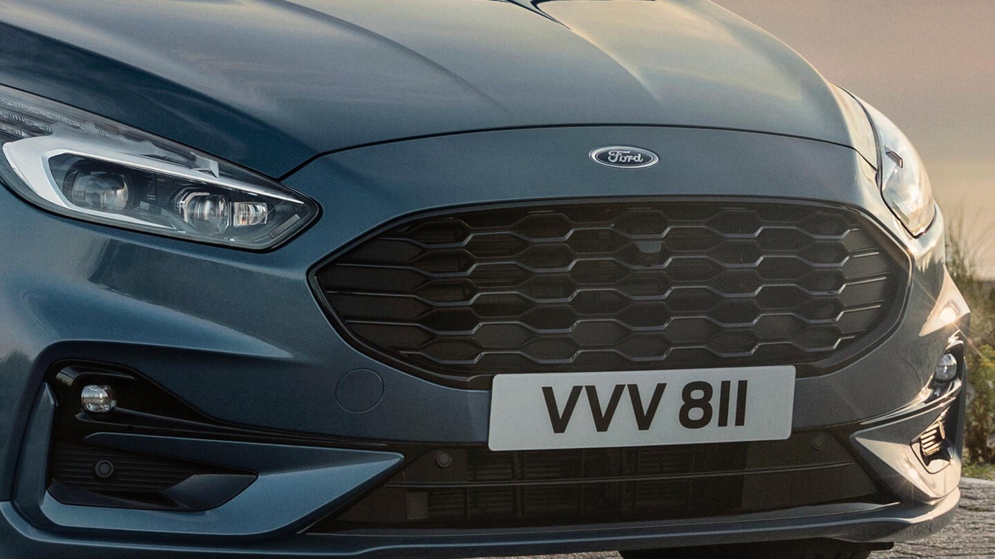 Ford S-MAX dettaglio della griglia anteriore