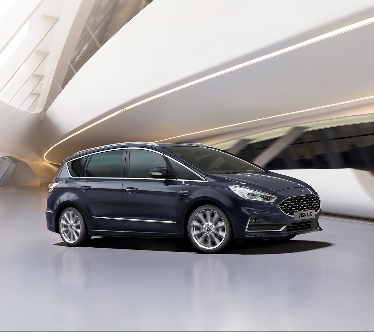 Ford S-MAX nel colore blu