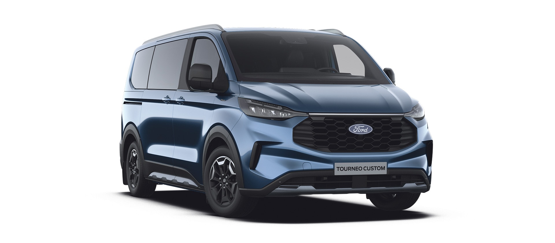 Angolo anteriore sinistro di un Ford Tourneo Custom Active blu.
