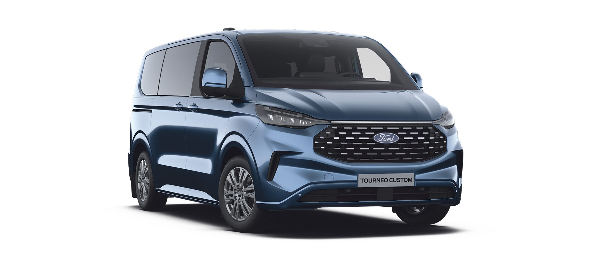 Angolo anteriore sinistro di un Ford Tourneo Custom Titanium blu.