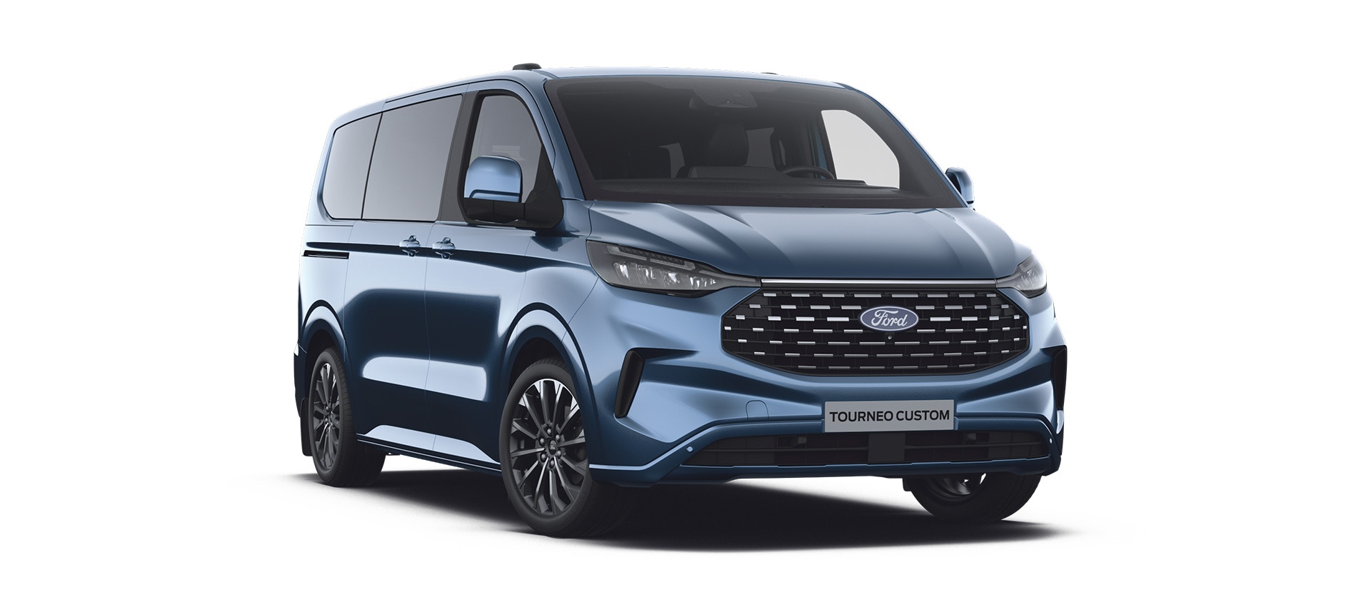 Angolo anteriore sinistro di un Ford Tourneo Custom Titanium X blu.