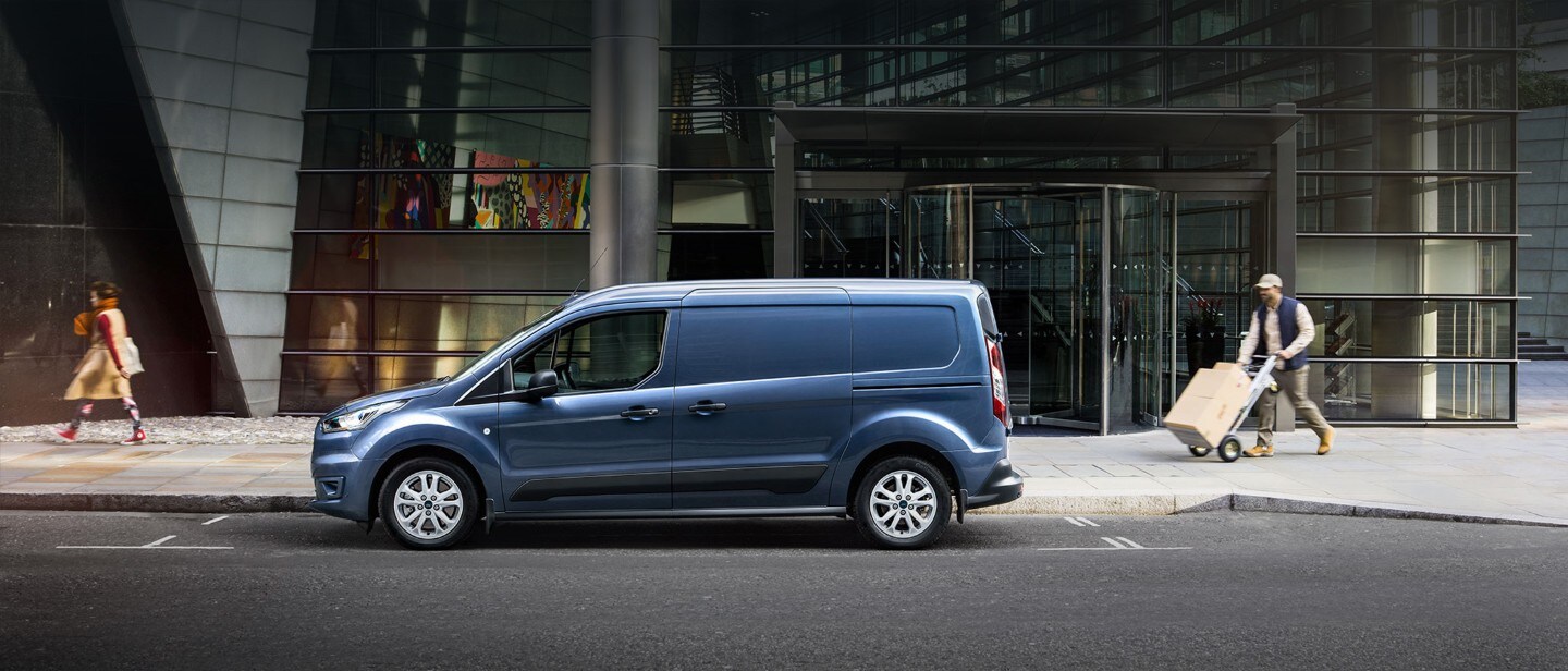 Ford Transit Connect Active Blu in movimento