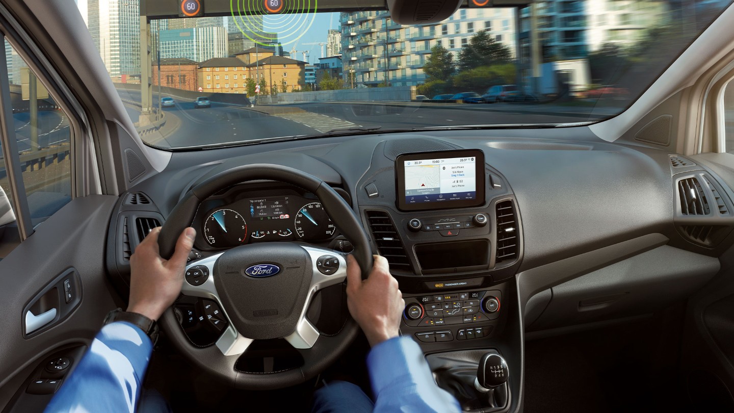 Ford Transit Connect con sistema di riconoscimento segnali stradali