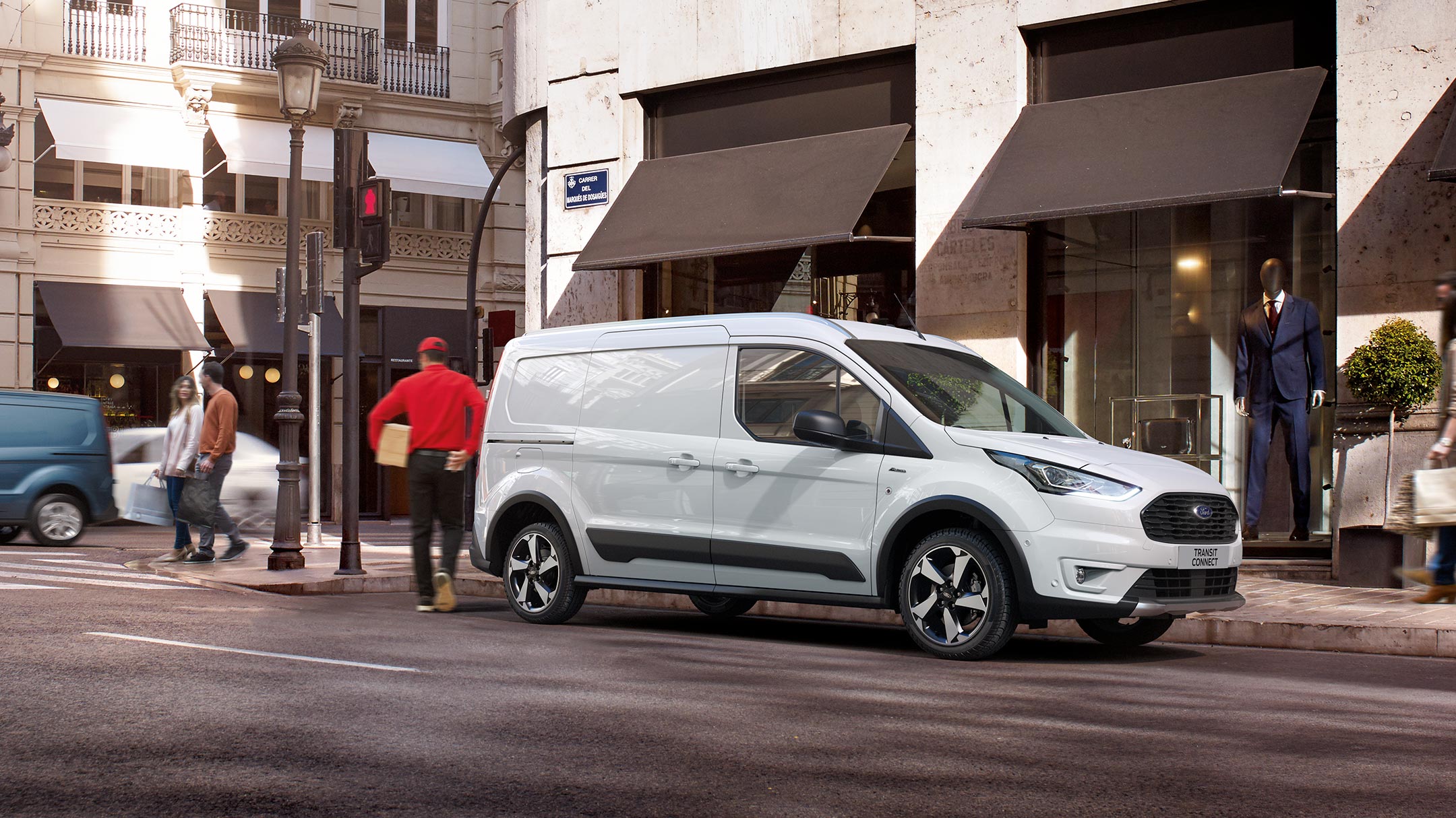 Ford Transit Connect Active parcheggiato con fattorino