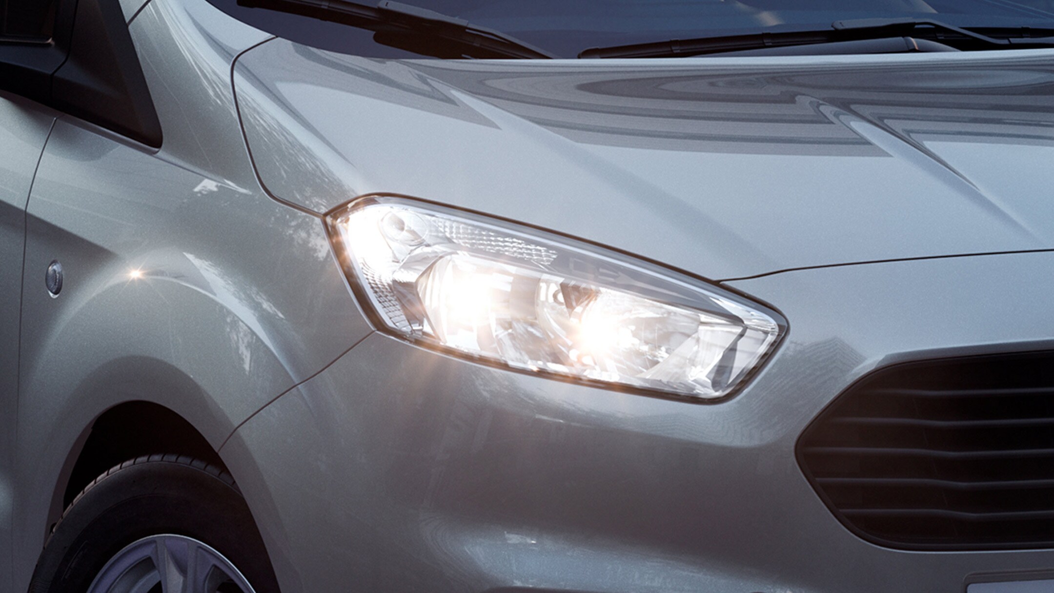 Ford Transit Courier Auto-headlights in detail