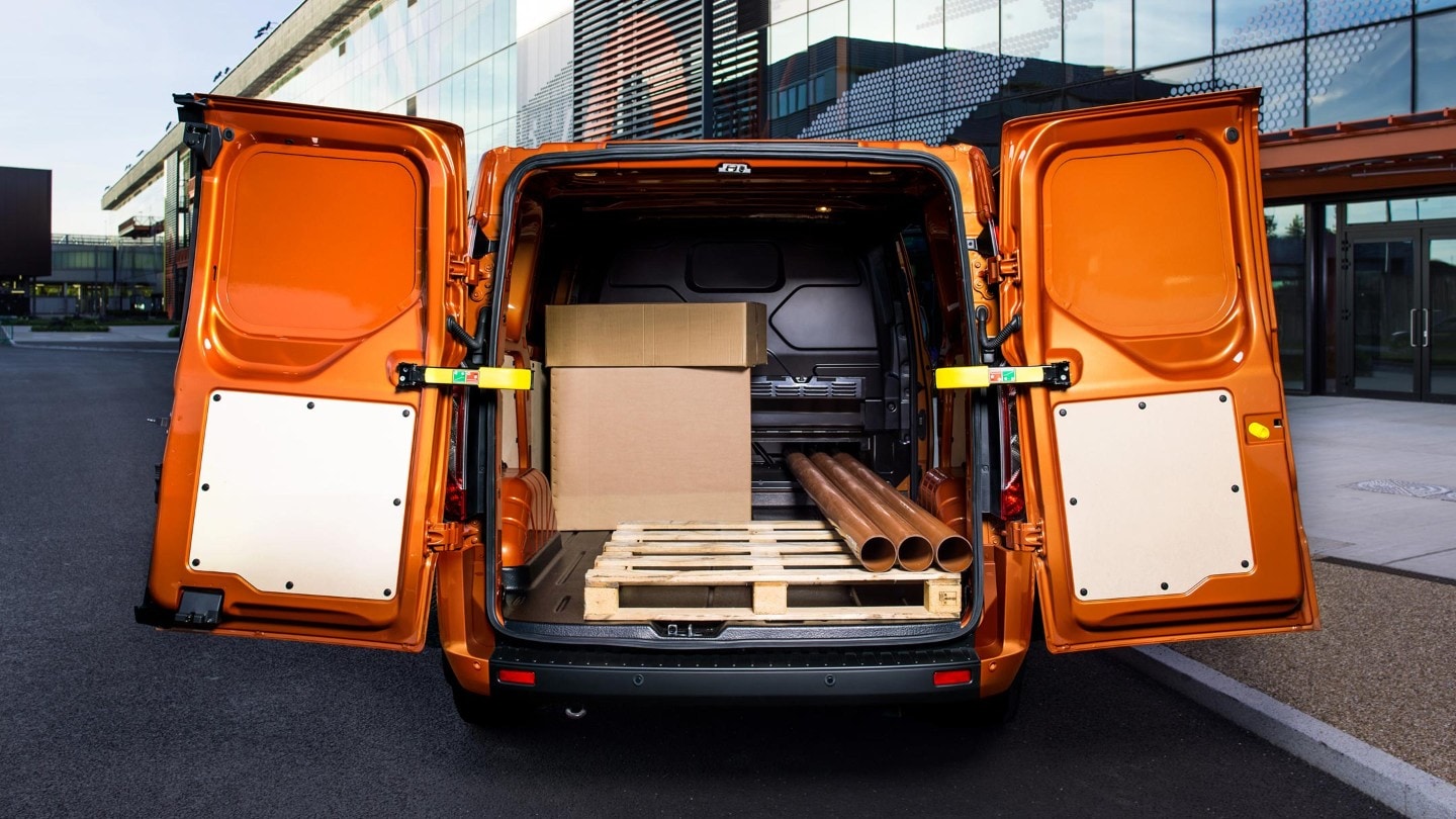 Vano di carico posteriore del Ford Transit Custom arancione