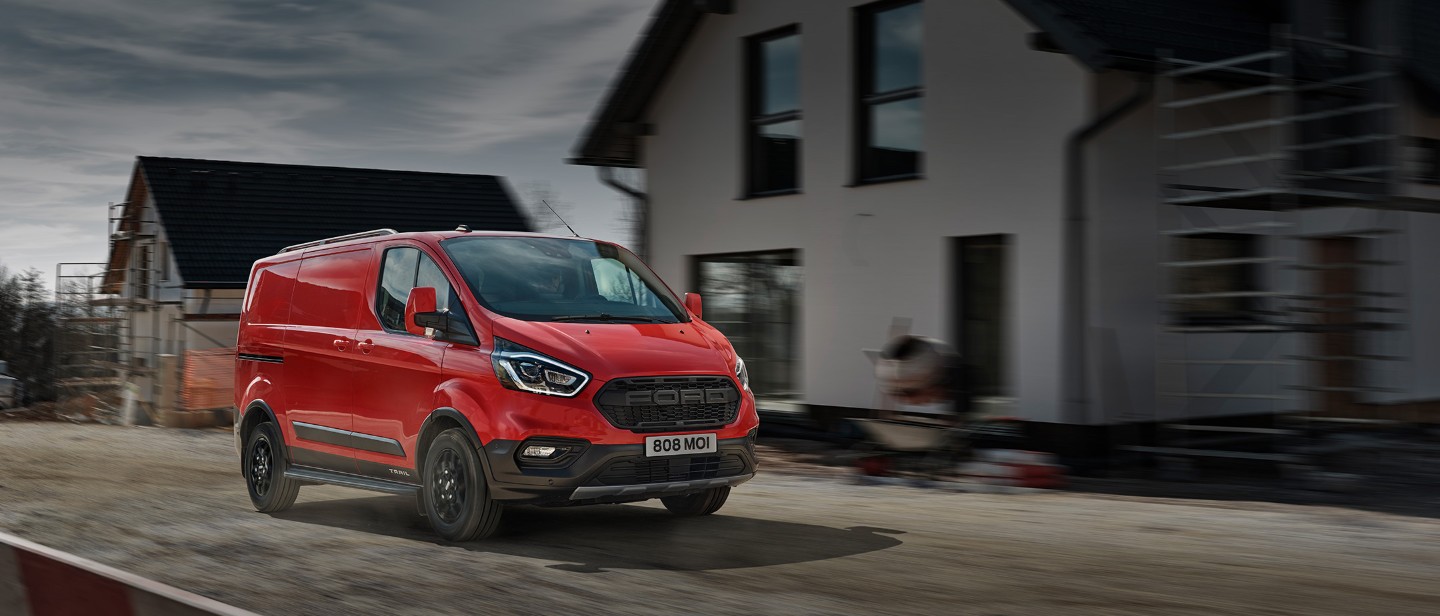 Ford Transit Custom PHEV in ricarica Ford Transit Custom PHEV in ricarica