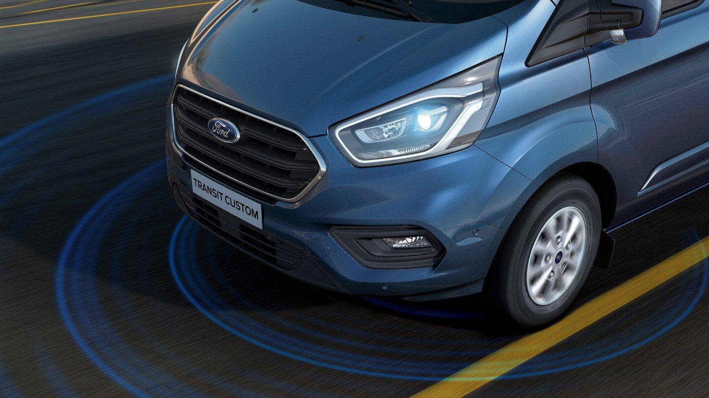 Ford Transit Custom scansiona la strada