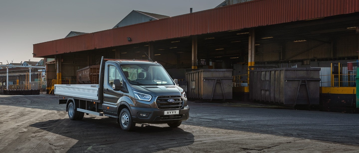 Vista frontale del Ford Transit Chassis Cab