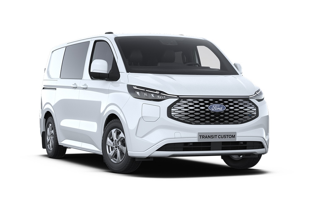 Vista frontale ad angolo di un furgone elettrico a doppia cabina Ford E-Transit Custom bianco.
