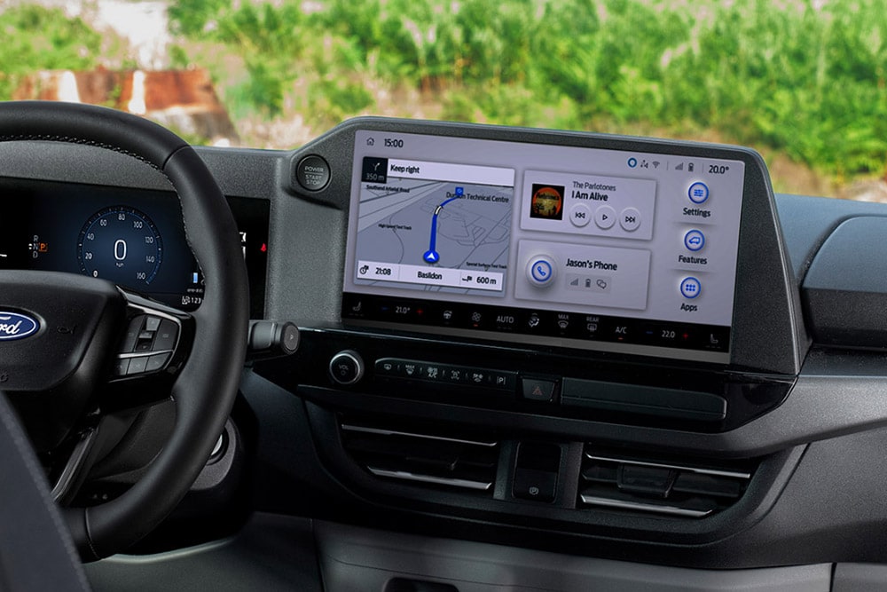 Touchscreen da 13" che mostra il cruscotto SYNC™ 4 in un Ford Transit Custom Nugget.