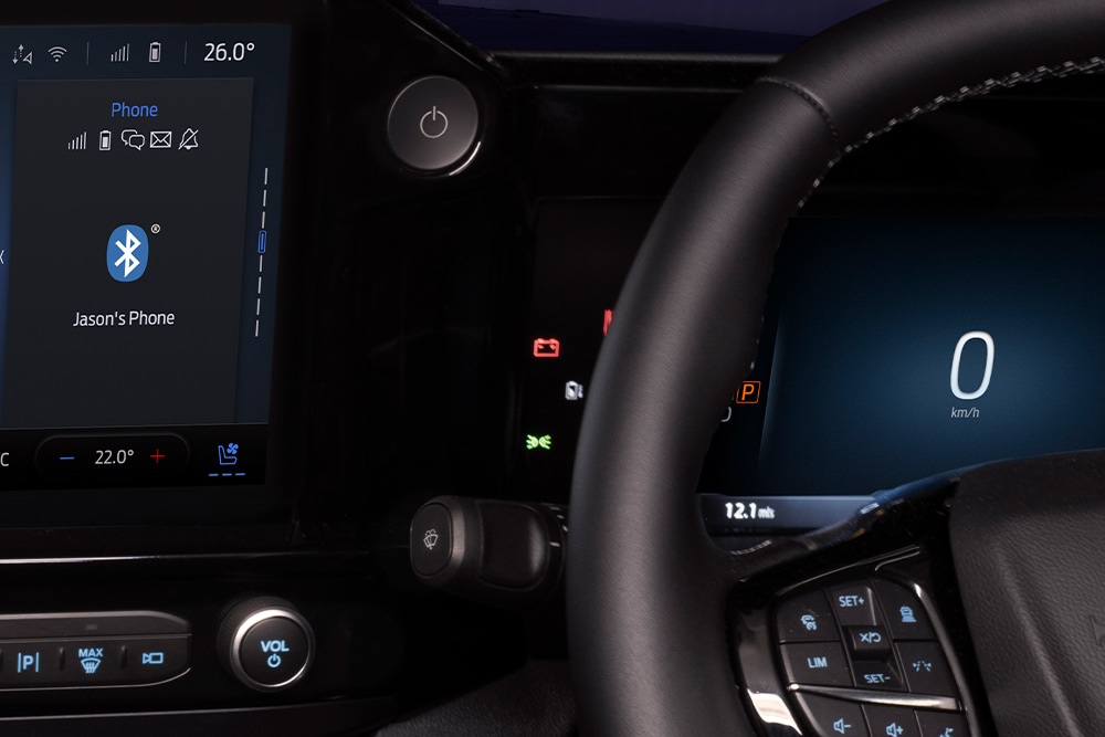 Primo piano del pulsante di avvio di un Ford Transit Custom.