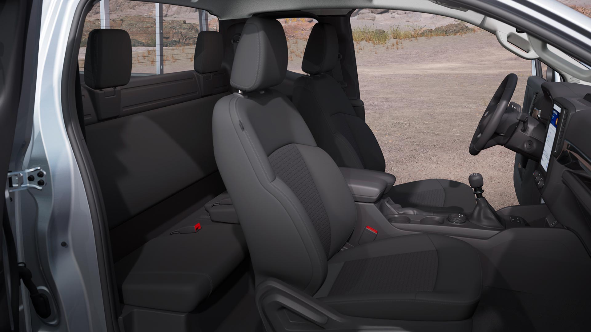 Vista laterale dell'interno dell'abitacolo di un Ford Ranger XLT Super Cab.