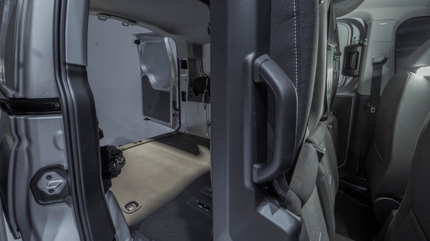 Il nuovo vano di carico di Ford Transit Connect con FlexCab™ impostato su 1 fila di sedili.