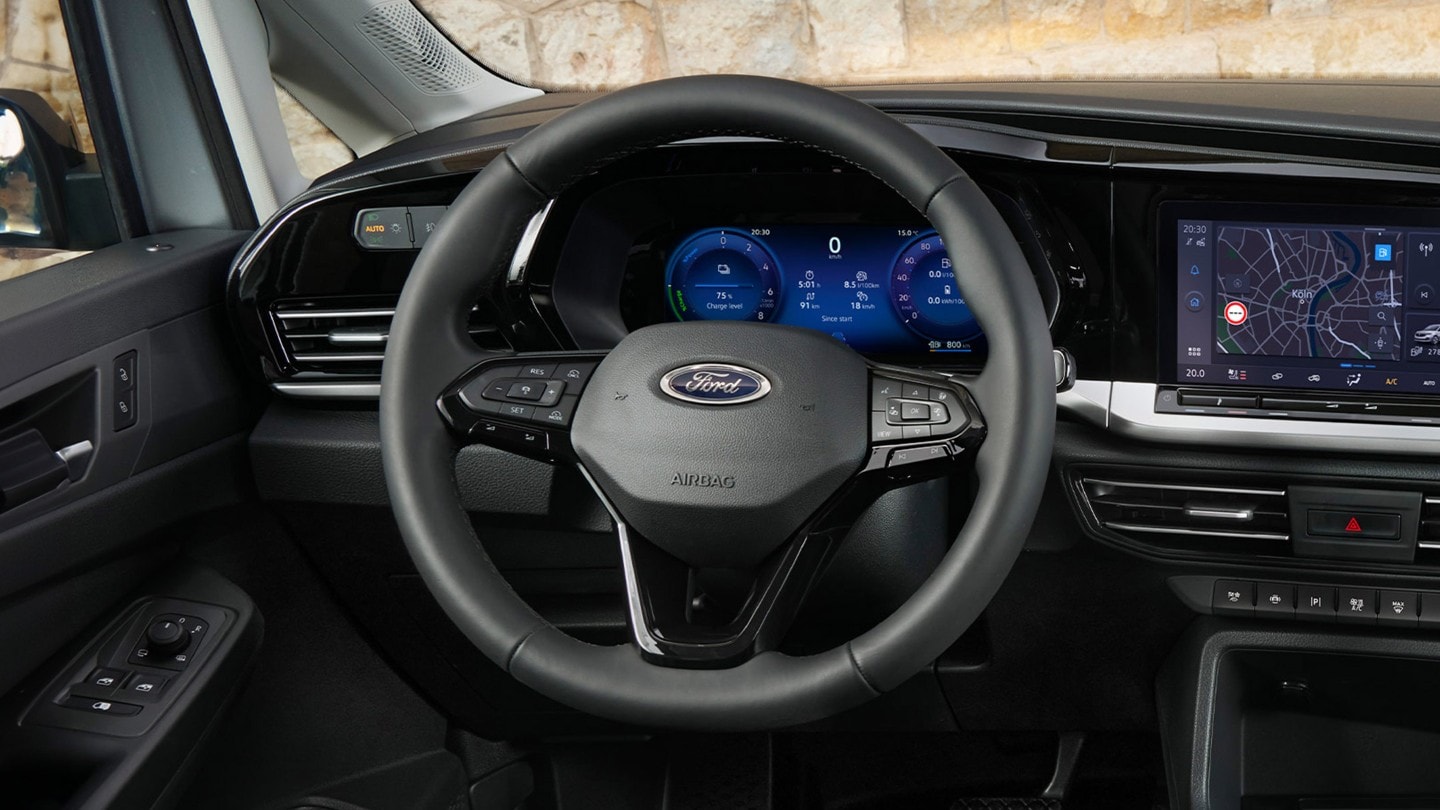 Vista del conducente del nuovo Ford Transit Connect, con volante riscaldato, quadro strumenti digitale e touchscreen da 10". 