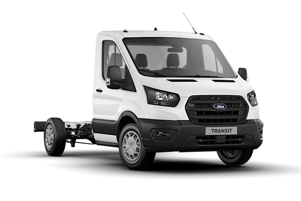 Furgone Ford Transit Chassis a cabina singola bianco su sfondo bianco.
