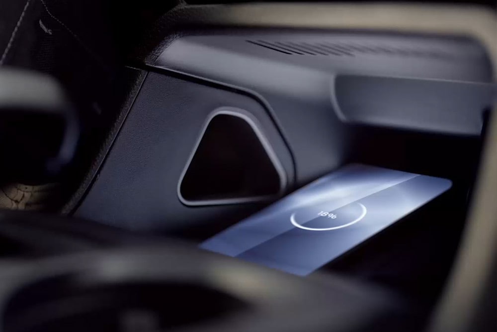 Pad di ricarica wireless all'interno del Ford Ranger. 