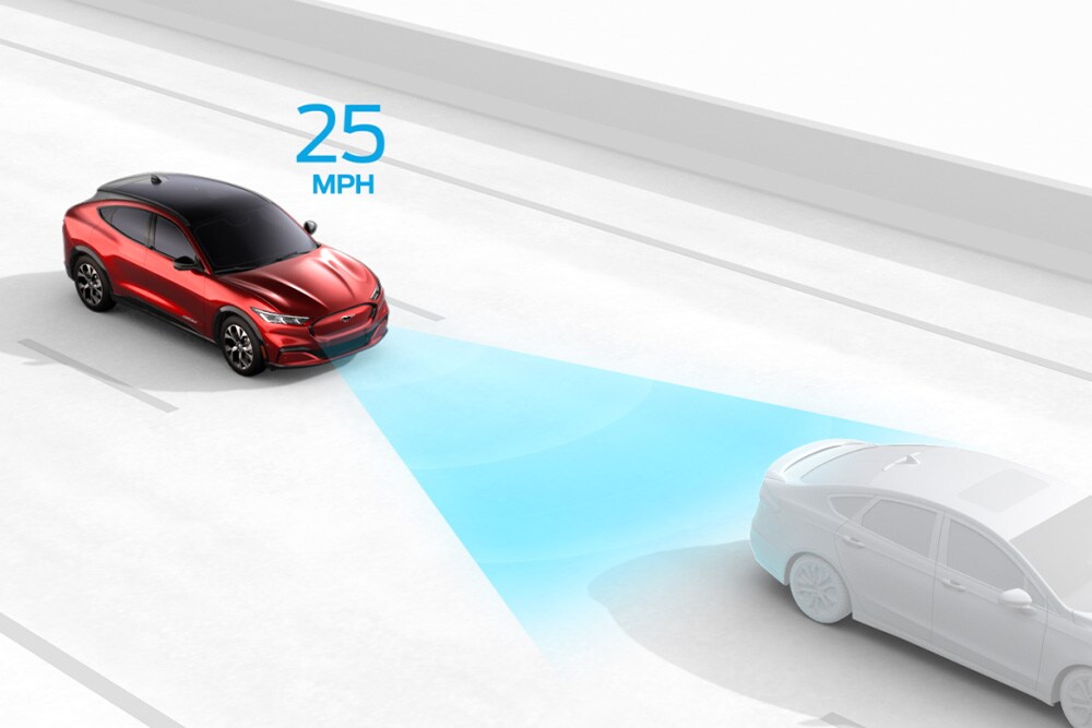 Grafica che mostra il Controllo adattivo della velocità su un veicolo Ford.