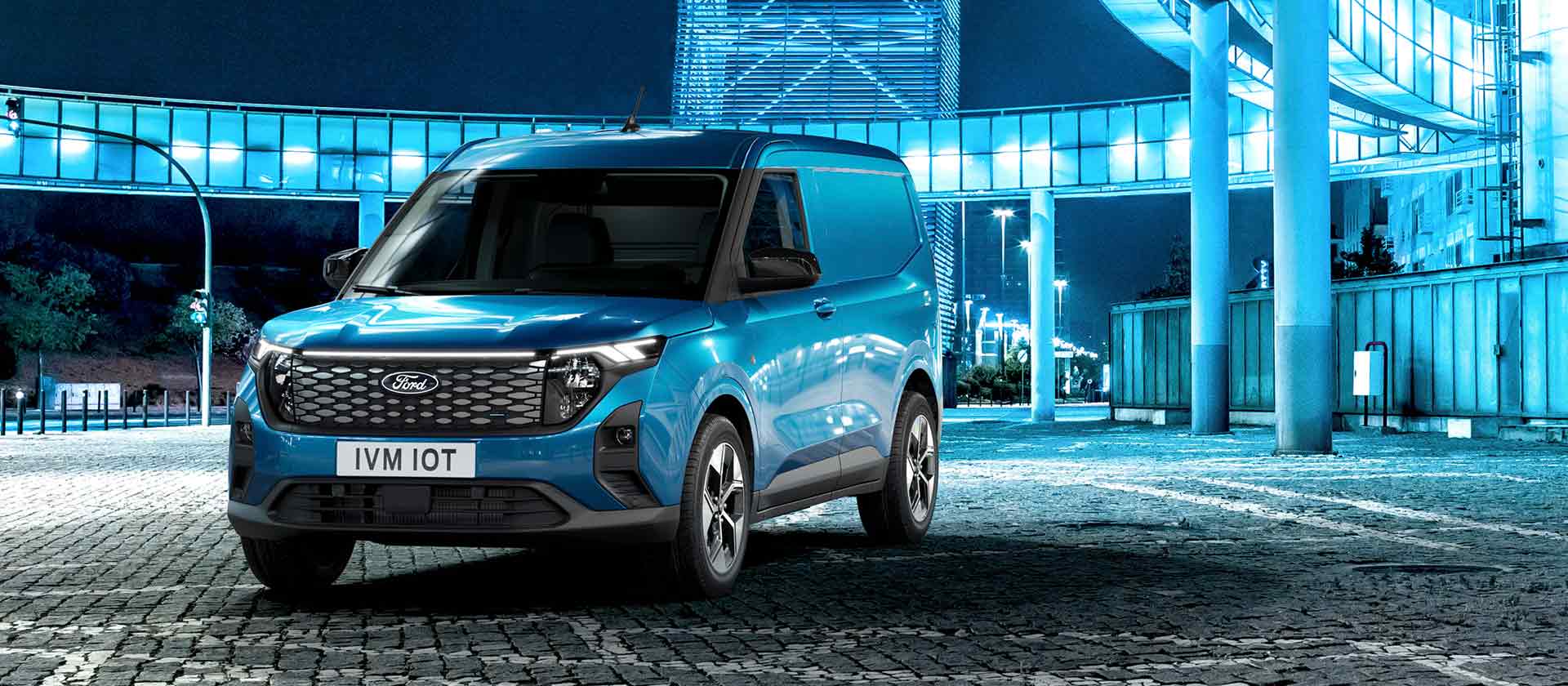 Ford E-Transit Courier Vista frontale blu