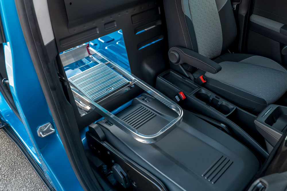 Ford E-Transit Courier Paratia posteriore di carico passante