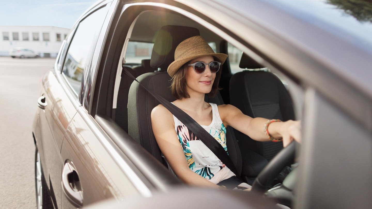 Woman in hat and sunglasses